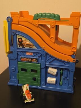 HTF Fisher-Price Pixar Cars Racing Rivalry Fold & Go Wheelies Ramp & Francesco